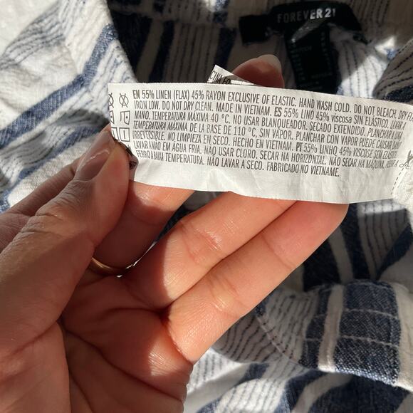 FOREVER 21 Women’s Casual Shorts size S, Stripes Blue & White - Picture 8 of 9